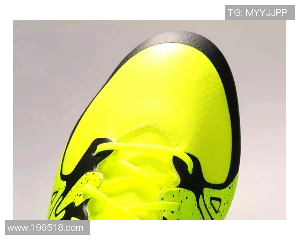 打造足球场上的速度与力量，揭秘足球鞋的科技创新与设计理念