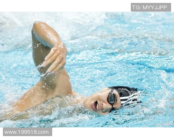 自由泳技巧全面解析提升游泳效率与速度的关键训练方法 自由泳技巧全面解析提升游泳效率与速度的关键训练方法